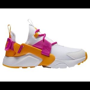 🆕 Nike Huarache City Low